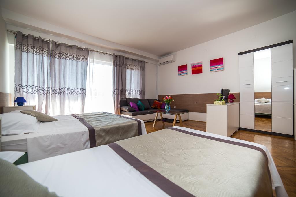 Holiday Home White House Podstrana Kültér fotó