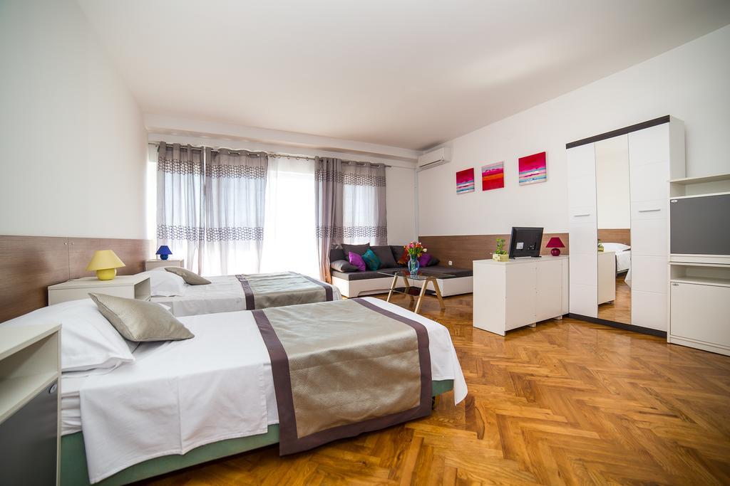 Holiday Home White House Podstrana Kültér fotó