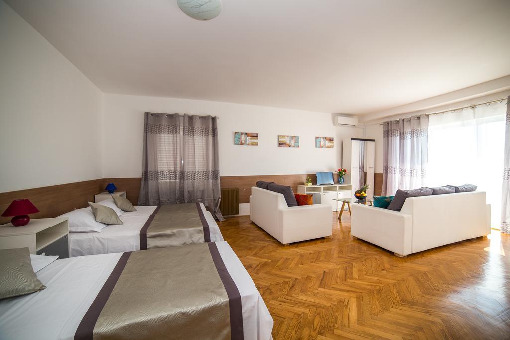 Holiday Home White House Podstrana Kültér fotó