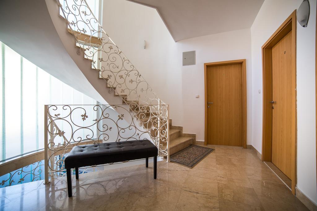 Holiday Home White House Podstrana Kültér fotó