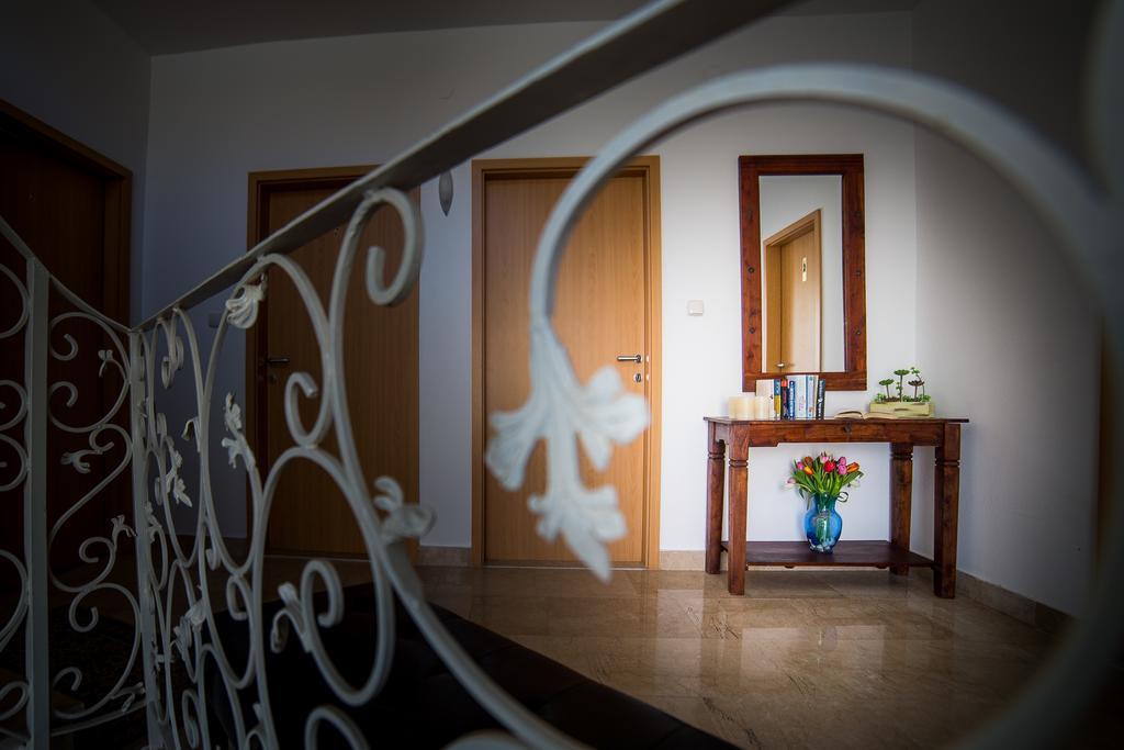 Holiday Home White House Podstrana Kültér fotó