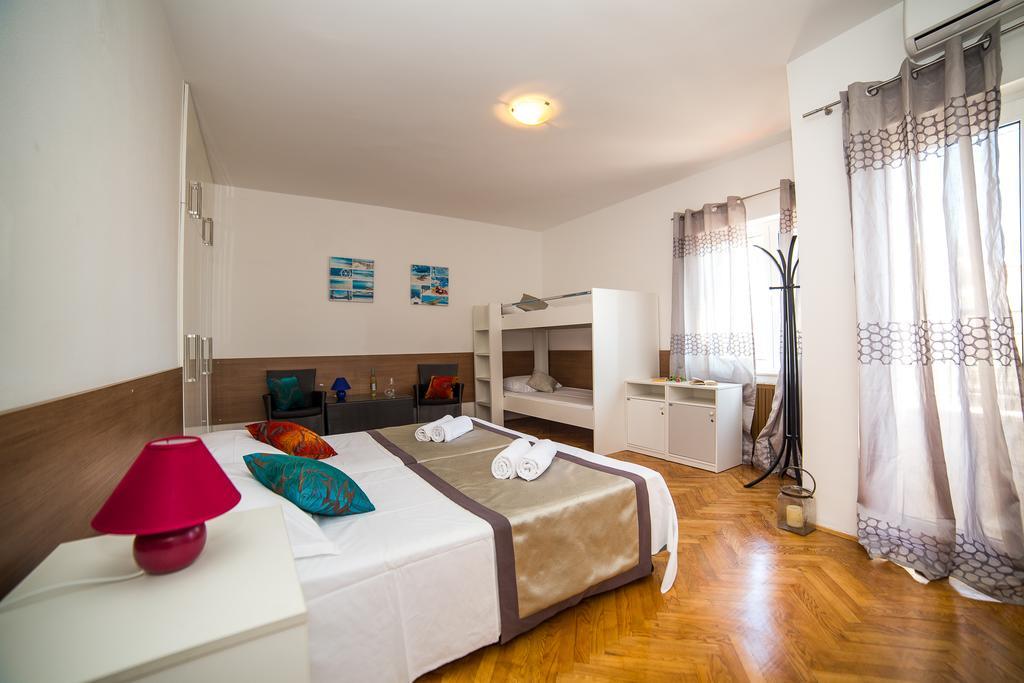 Holiday Home White House Podstrana Kültér fotó